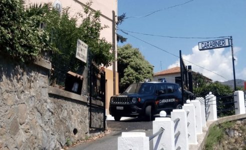 Carabinieri cronaca ligure. Annuncia suicidio su facebook, aggrediti da quattro transessuali, documenti falsi