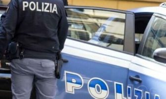 Due ventenni tentano una rapina in tabaccheria col coltello da cucina, arrestati