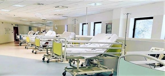 Covid. Aumentano i ricoveri e riapre il “Fagiolone” dell’ospedale San Martino