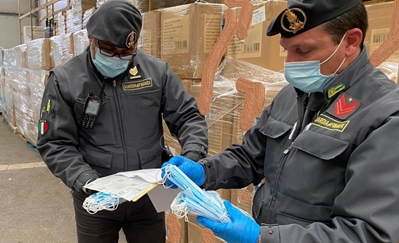 Finanza Frosinone: sequestrate un milione di mascherine contraffatte, tre denunciati