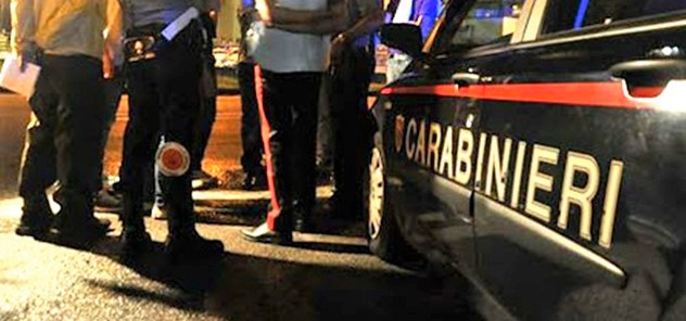 37enne con la compagna 30enne picchia il padre per acquistare droga, poi affrontano i Carabinieri, arrestati