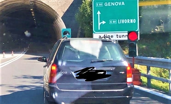 Semaforo in autostrada, la Direzione spiega, ma code e disagi restano. Toti “Siamo stanchi!”