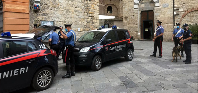 Albenga battuta a tappeto dai carabinieri della città e di Savona: 137 persone controllate, 1 arresto, 2 denunce, sanzioni a esercizi etnici irregolari