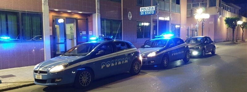 Genova. Branco di giovanissimi aggrediscono coetanei con spranghe, cinture e bombe carta: denunciati