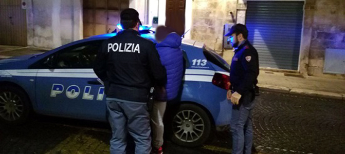 Genovese 73enne perseguita, pedina e minaccia col cutter l’ex moglie 43enne. Arrestato