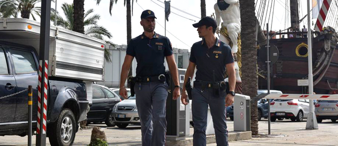 Chi borseggia sul bus e chi minaccia con un coltello, un arresto e una denuncia