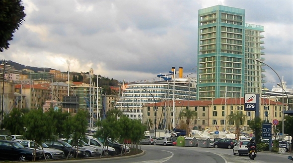 Sequestri in porto a Savona e Genova per ricettazione di automobili, 12 arresti