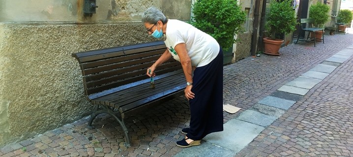 Sassello il paese degli artisti: dalle facciate dipinte alle panchine