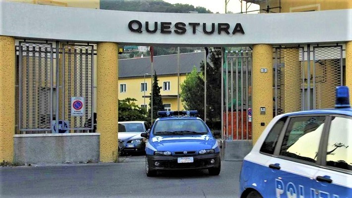 Savona, la Polizia setaccia il centro da piazza del Popolo a piazza delle Nazioni, 1 arresto e 2 denunce