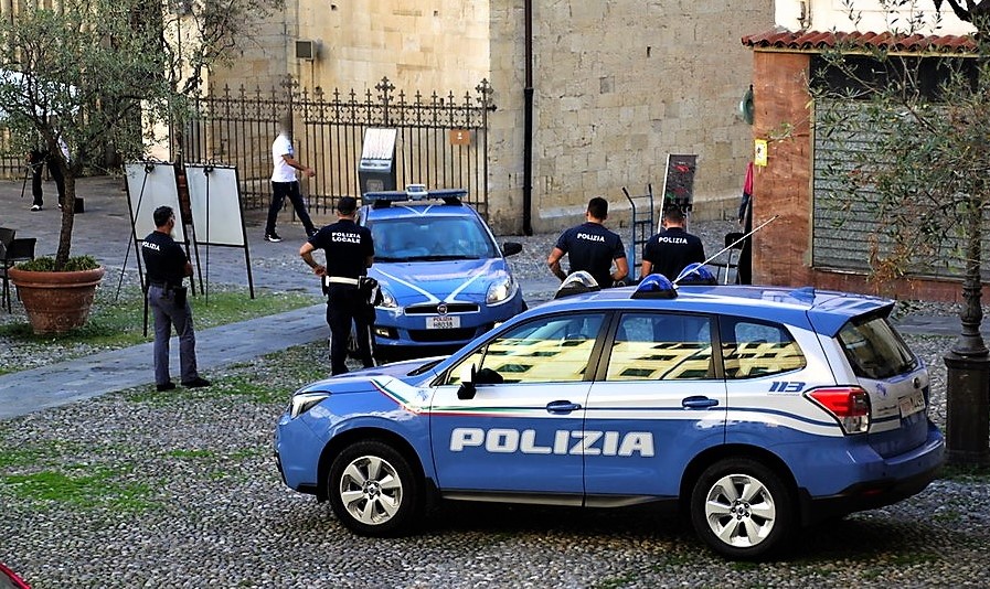 17enne lei e 20enne lui, beccata la coppia seriale che derubava i distributori automatici a Genova e Milano