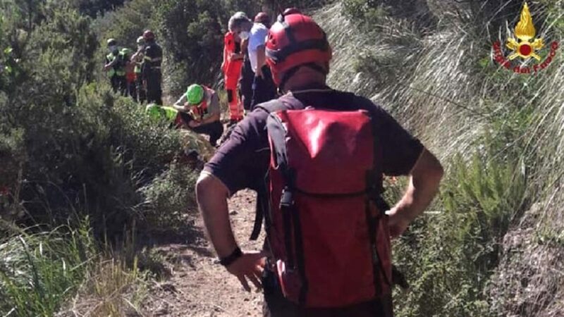 Genova, due escursionisti infortunati soccorsi dai Vigili del fuoco con l’elicottero