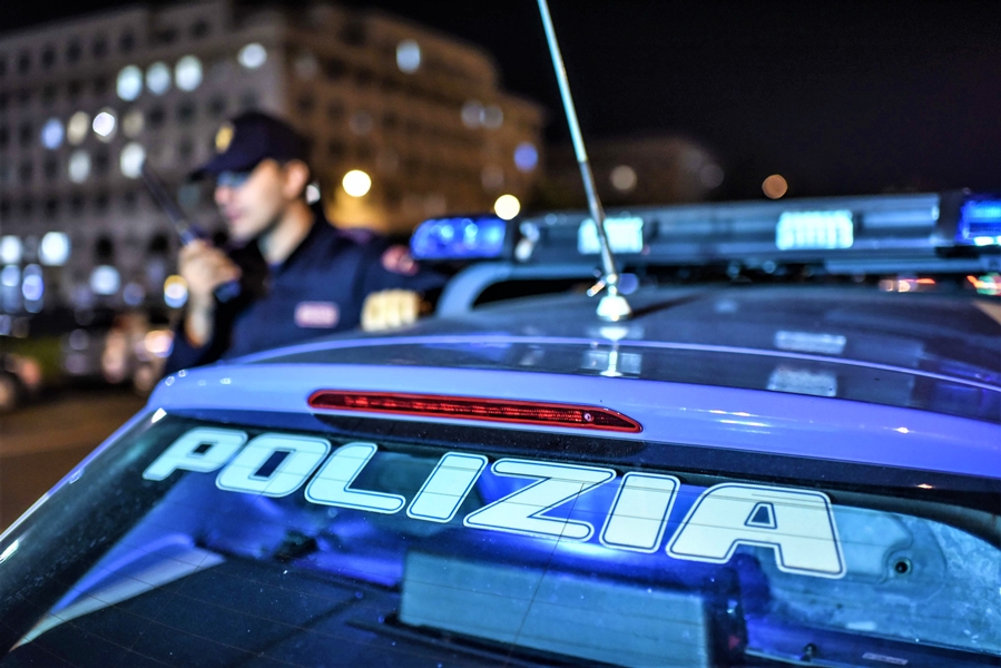 Savona. Servizi Polizia in centro: Stazione, piazza del Popolo, via delle Trincee. Padre e figlio denunciati