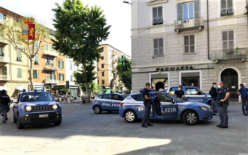 La Spezia prevenzione Covid. Controllate 221 persone, 2 denunce e sanzionato un bar