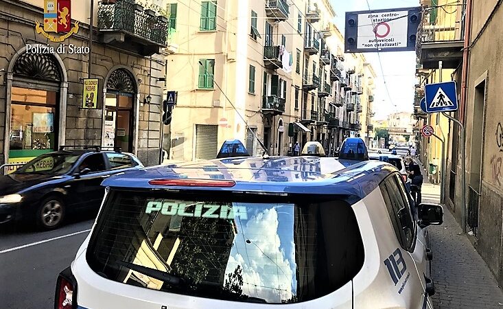 Polizia trova un positivo al Covid in “libera uscita” in un bar spezzino