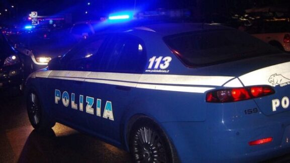 Poliziotti di Savona circondati e aggrediti durante un controllo anti covid-19, 1 arresto e 2 denunce