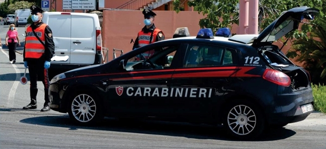 Fotografa i pusher e viene malmenato, tre arrestati dai carabinieri di Sanremo