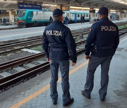 15enne fuggita da casa per la seconda volta in 4 mesi rintracciata dalla Polizia a Spezia