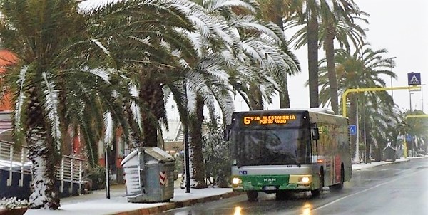 Trasporti. Giornata difficile per la neve: città e entroterra