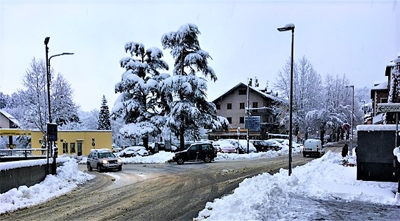 Sassello, sotto la prima neve, conta tre casi positivi al Covid