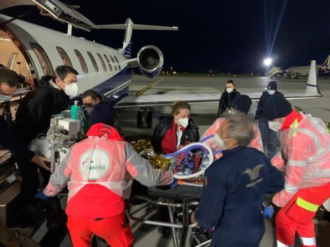 Squadra del Gaslini vola dalla Macedonia a Genova per un piccolo di 18 mesi affetto da tumore epatico