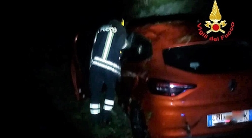 Vigili del Fuoco. Genova con l’auto in una scarpata, Spezia soccorso escursionista