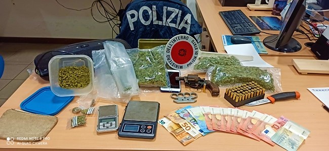 16enne beccato con droga, serra per marjuana, pistola e cartucce, arrestato dalla Polizia di Sanremo