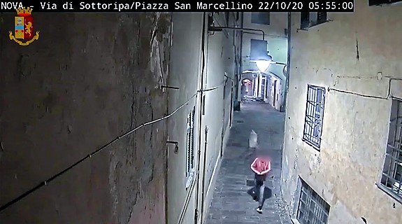 Beccati due rapinatori seriali tossicodipendenti in via Prè