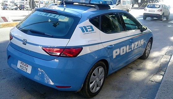Ruba su furgoni in sosta, minaccia la ex, 2 arresti a Genova