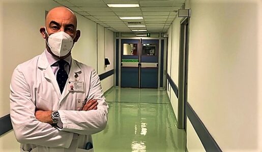 Bassetti: “Leviamo obbligo mascherina per chi è vaccinato”