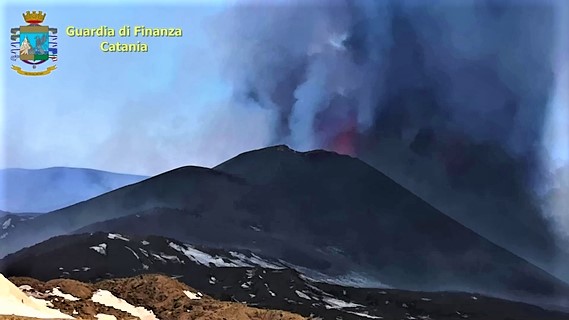 Etna ancora in movimento. Video Finanza Catania