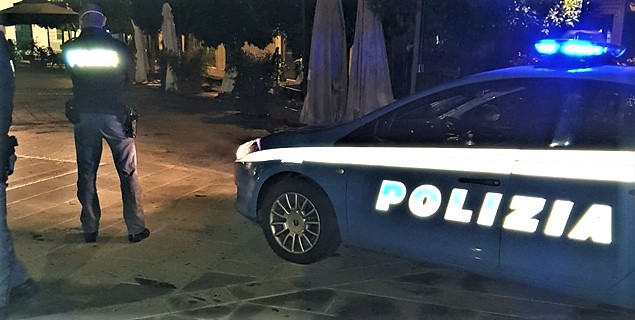 Furti in condominio genovese, scarpe e vestiti, arrestati