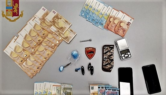 Genova, due arresti per spaccio e furto