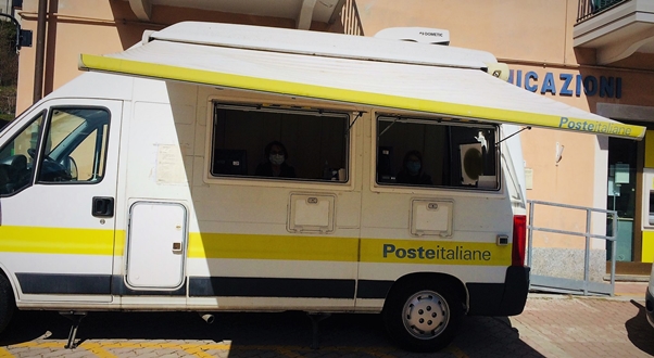 Sassello, l’ufficio postale è tutto su camper