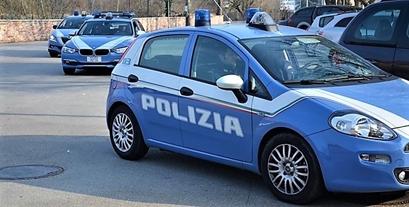 Ubriachi, insulti raziali ad un giovane poi aggressione alla Polizia Genova