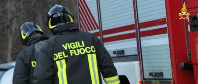 A26 chiuso un tratto per 2 ore causa incendio camion