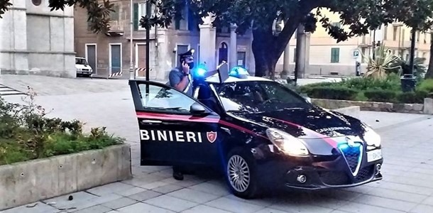 Denunciato un ristoratore per furto di tavoli e sedie in un bar di Lerici