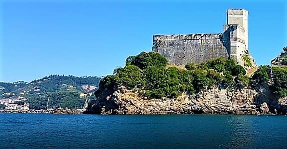 Sfidano il pericolo sulle spiagge di Lerici, 35 persone denunciate