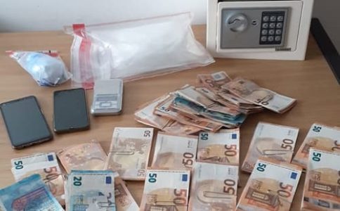Genova, 57enne beccato a Cornigliano con quasi mezzo chilo di cocaina