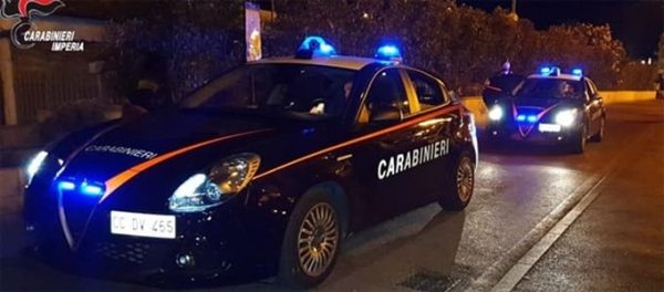 Brucia una palazzina a Ventimiglia, anziana 97enne salvata dai Carabinieri