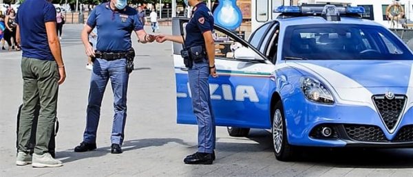 Genova brevi. Giornata di furti: negozi e auto, 2 arresti e 1 denuncia