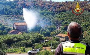 Vigili del fuoco intervento per un incendio boschivo