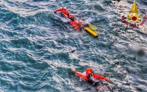 Savona, donna non rientra dopo due ore di bagno, salvata