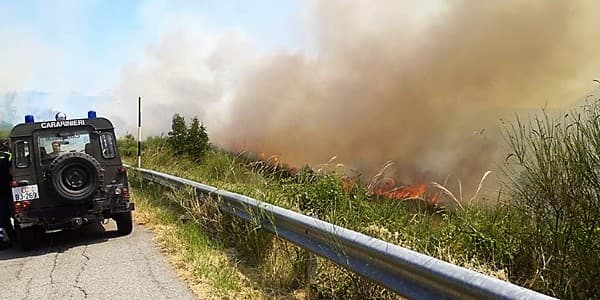 Muore nell’incendio dopo aver bruciato le sterpaglie a Sarzana