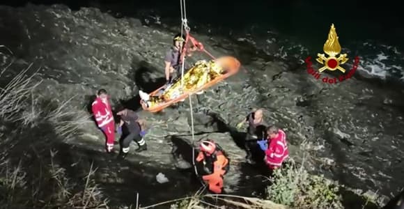 Si sente male mentre pesca sulla scogliera di Voltri, soccorso dai Vvf