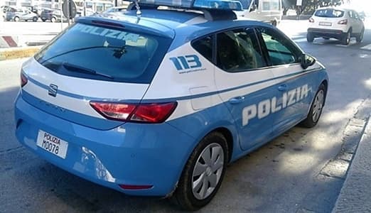 Savona, rovescia tavoli e sedie in piazza del Popolo, denunciato