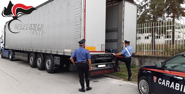 Entrati in A10 clandestini diretti in Francia invece il Tir va a Mondovì