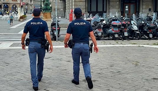 Genova brevi. Calci alle moto, ricercato, furto, spaccio nel Centro Storico