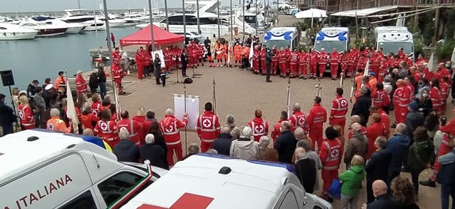 Varazze si stringe intorno alla Croce Rossa, presentati 7 nuovi mezzi