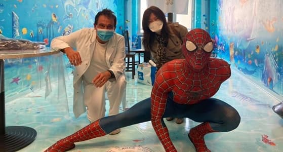 Pediatria San Paolo Savona visitato da Minako Sasako e Spiderman