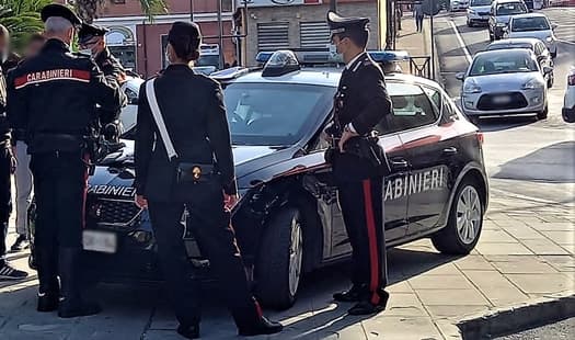 Savona, 34enne arrestato in Piazza del Popolo mentre cede due dosi